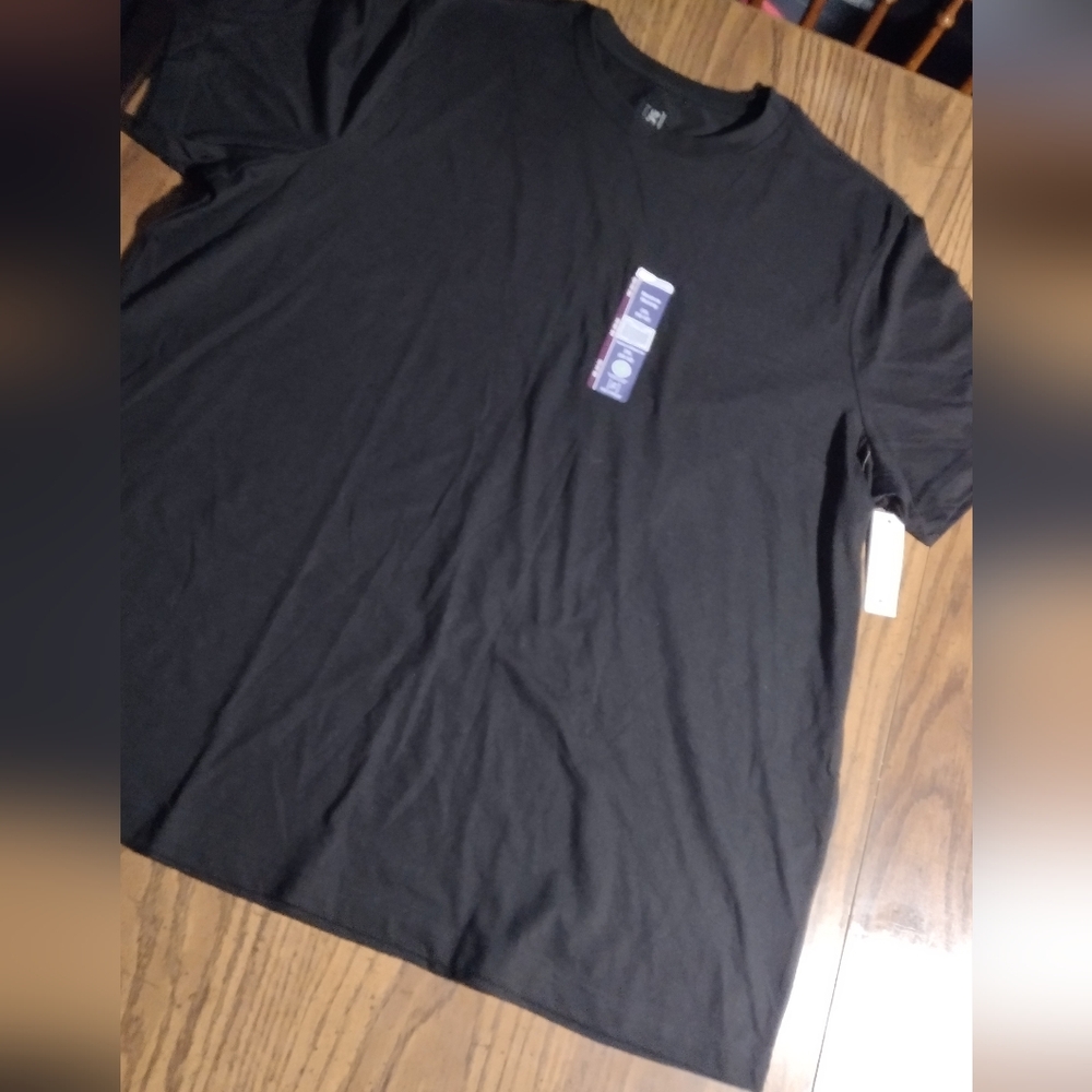 NWT Mens Black T-shirt